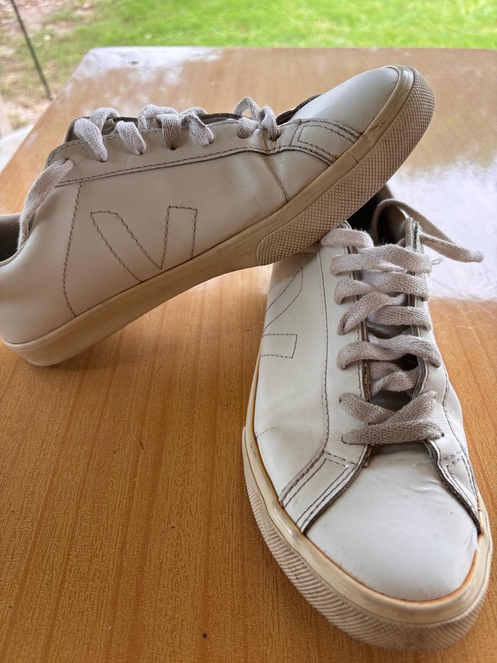 Veja Esplar Sneakers
Womens Size 8 White
Leather Low Top Shoes